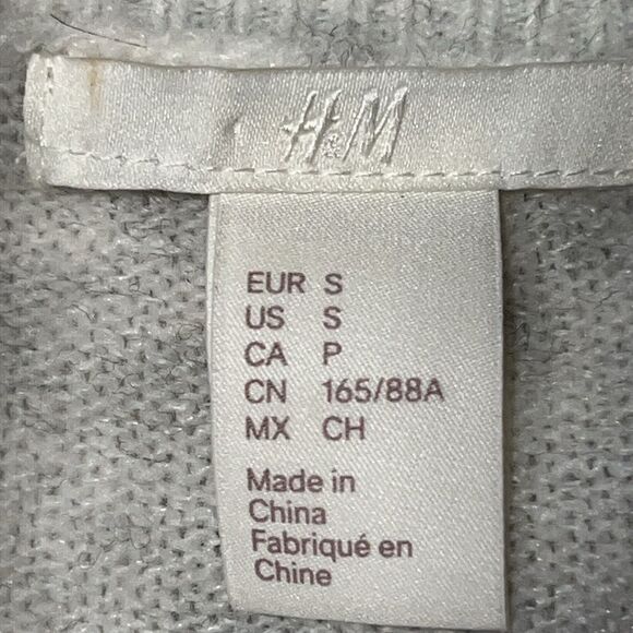 H&M cozy pale gray sweater with sparkly love on front .. really soft! - Picture 15 of 16